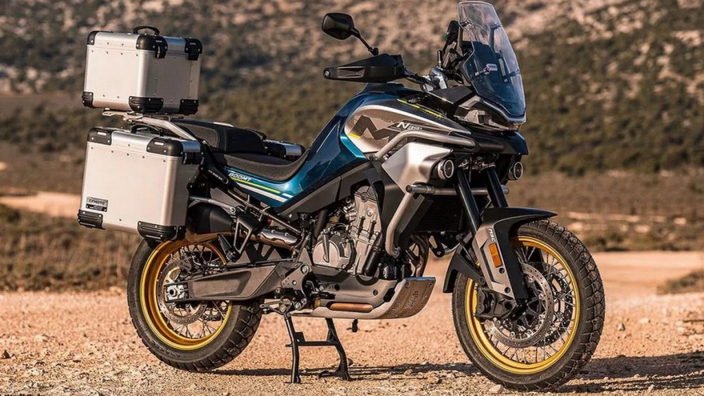Honda NC750X genel görüntüsü CFMOTO-800MT